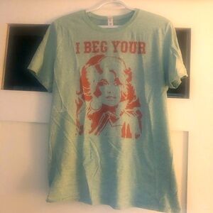 Size M Dolly T shirt.